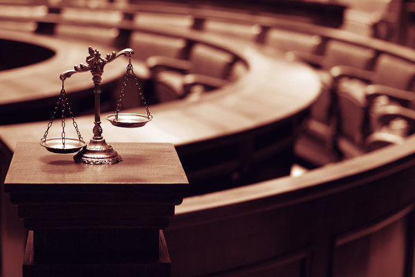 Em um Estado Democrático de Direito, as leis e a justiça são elementos fundamentais.